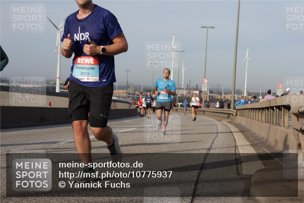 03.10.2026 - Köhlbrandbrückenlauf Yannick Fuchs http://msf.ph/oto/10775937 03.10.2026 09:41:44 Position 2 2019 meine-sportfotos.de
