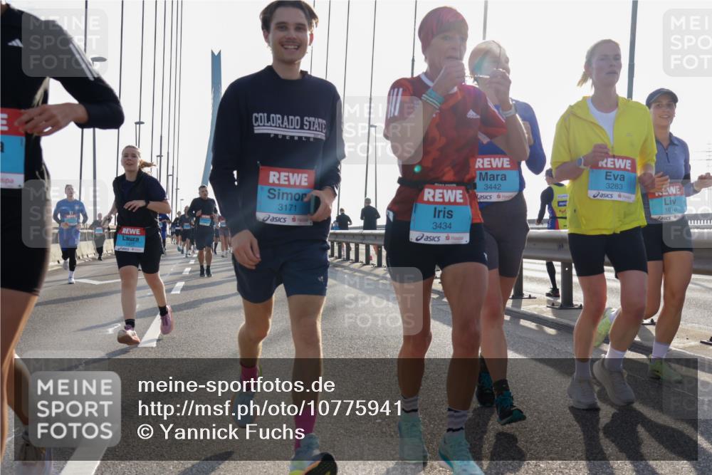 03.10.2026 - Köhlbrandbrückenlauf Yannick Fuchs http://msf.ph/oto/10775941 03.10.2026 09:35:40 Position 1 3171, 3434, 3442, 3283, 1610 meine-sportfotos.de
