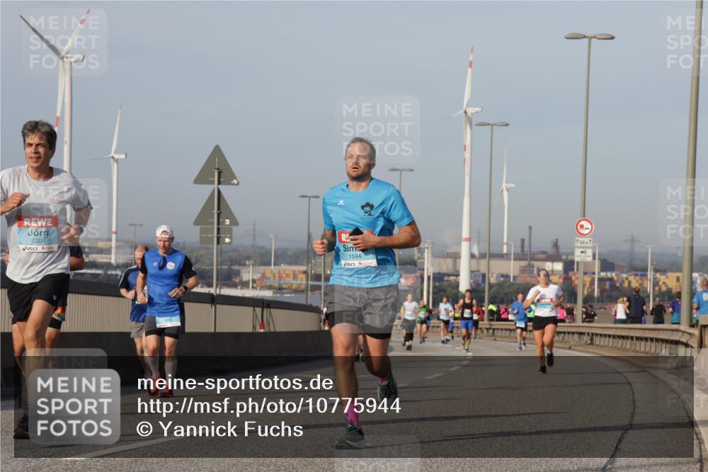 03.10.2026 - Köhlbrandbrückenlauf Yannick Fuchs http://msf.ph/oto/10775944 03.10.2026 09:41:45 Position 2 2200, 1834, 1594, 500 meine-sportfotos.de