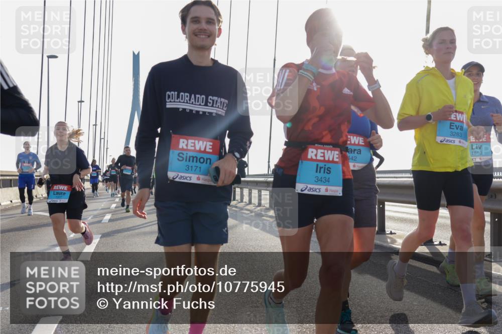 03.10.2026 - Köhlbrandbrückenlauf Yannick Fuchs http://msf.ph/oto/10775945 03.10.2026 09:35:40 Position 1 3283, 1610, 3171, 42, 3434 meine-sportfotos.de