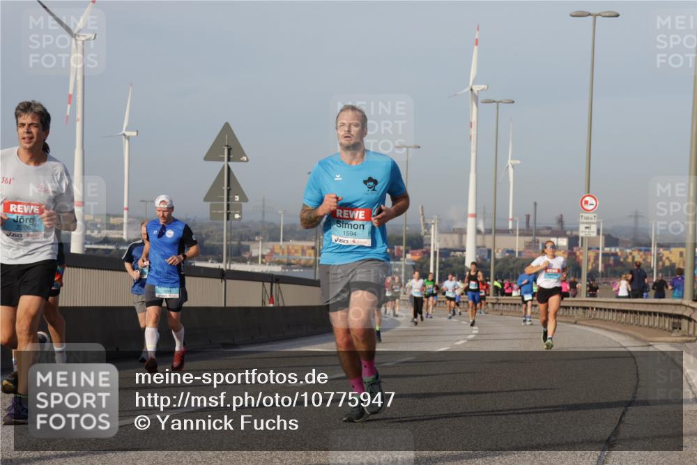 03.10.2026 - Köhlbrandbrückenlauf Yannick Fuchs http://msf.ph/oto/10775947 03.10.2026 09:41:45 Position 2 361, 2200, 1834, 1594, 500 meine-sportfotos.de