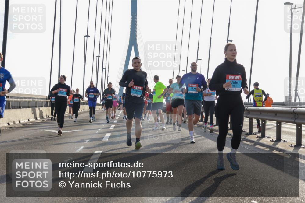 03.10.2026 - Köhlbrandbrückenlauf Yannick Fuchs http://msf.ph/oto/10775973 03.10.2026 09:35:43 Position 1 3451 meine-sportfotos.de
