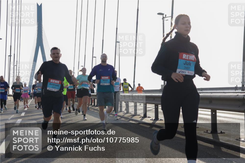 03.10.2026 - Köhlbrandbrückenlauf Yannick Fuchs http://msf.ph/oto/10775985 03.10.2026 09:35:43 Position 1 3047, 3324, 3451 meine-sportfotos.de