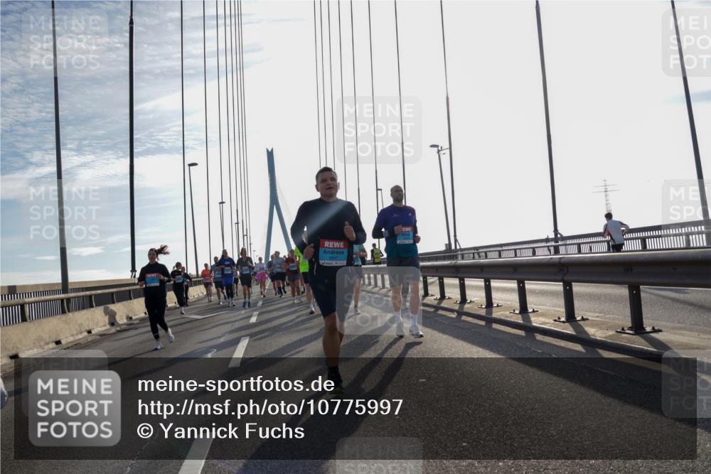 03.10.2026 - Köhlbrandbrückenlauf Yannick Fuchs http://msf.ph/oto/10775997 03.10.2026 09:35:44 Position 1 3047 meine-sportfotos.de