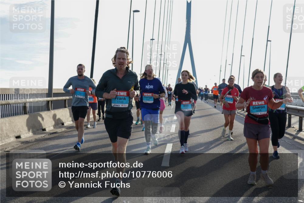 03.10.2026 - Köhlbrandbrückenlauf Yannick Fuchs http://msf.ph/oto/10776006 03.10.2026 09:35:49 Position 1 1743, 3112, 3206 meine-sportfotos.de