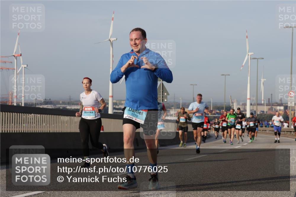 03.10.2026 - Köhlbrandbrückenlauf Yannick Fuchs http://msf.ph/oto/10776025 03.10.2026 09:42:03 Position 2 1722, 1770 meine-sportfotos.de