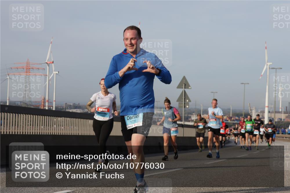 03.10.2026 - Köhlbrandbrückenlauf Yannick Fuchs http://msf.ph/oto/10776030 03.10.2026 09:42:03 Position 2 1770 meine-sportfotos.de
