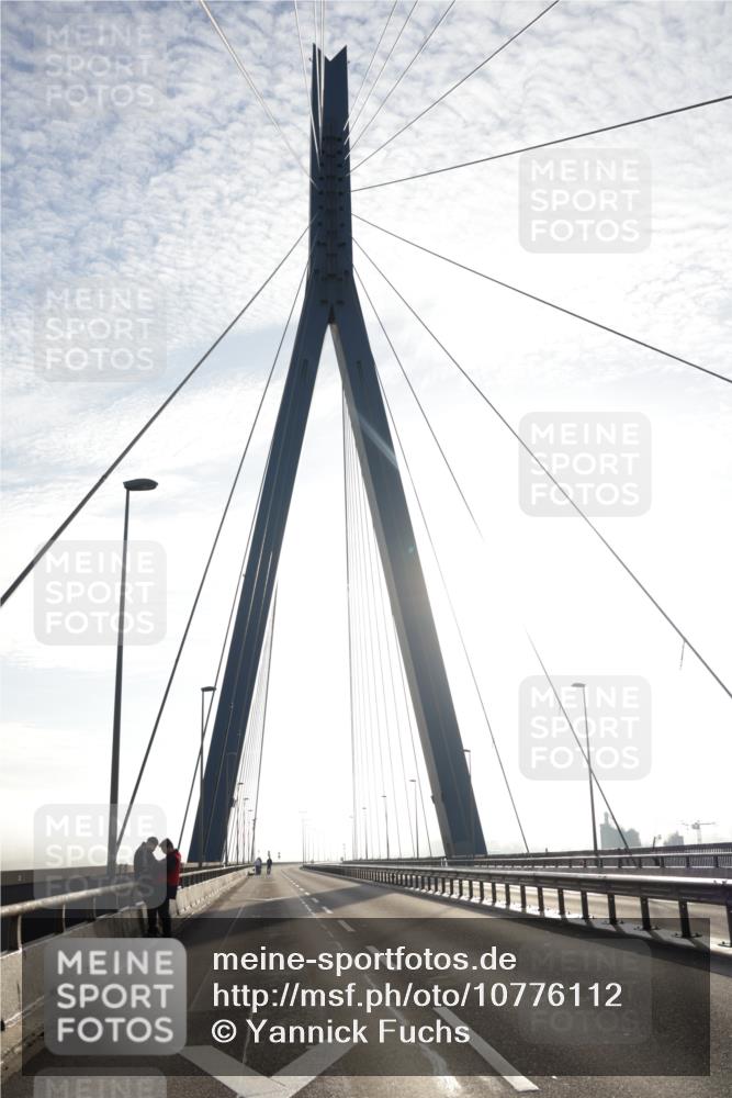 03.10.2026 - Köhlbrandbrückenlauf Yannick Fuchs http://msf.ph/oto/10776112 03.10.2026 09:07:24 Position 1  meine-sportfotos.de