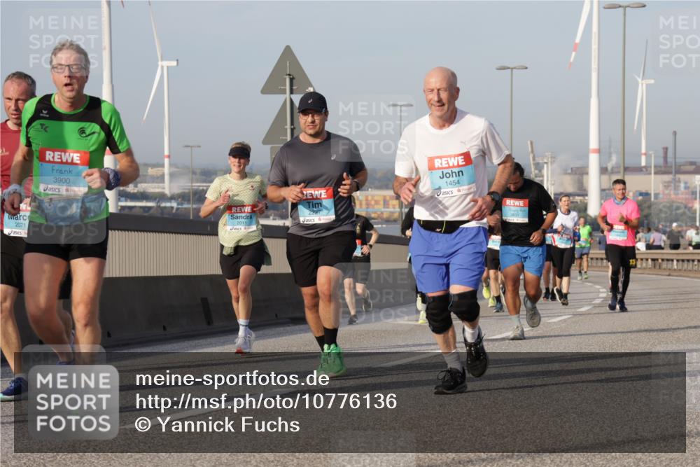03.10.2026 - Köhlbrandbrückenlauf Yannick Fuchs http://msf.ph/oto/10776136 03.10.2026 09:42:12 Position 2 2071, 3900, 2011, 2227, 1454 meine-sportfotos.de