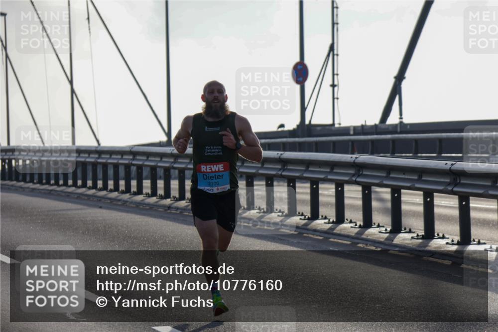 03.10.2026 - Köhlbrandbrückenlauf Yannick Fuchs http://msf.ph/oto/10776160 03.10.2026 09:16:23 Position 1 2100 meine-sportfotos.de