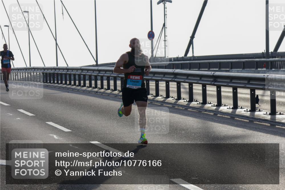 03.10.2026 - Köhlbrandbrückenlauf Yannick Fuchs http://msf.ph/oto/10776166 03.10.2026 09:16:23 Position 1 2100 meine-sportfotos.de