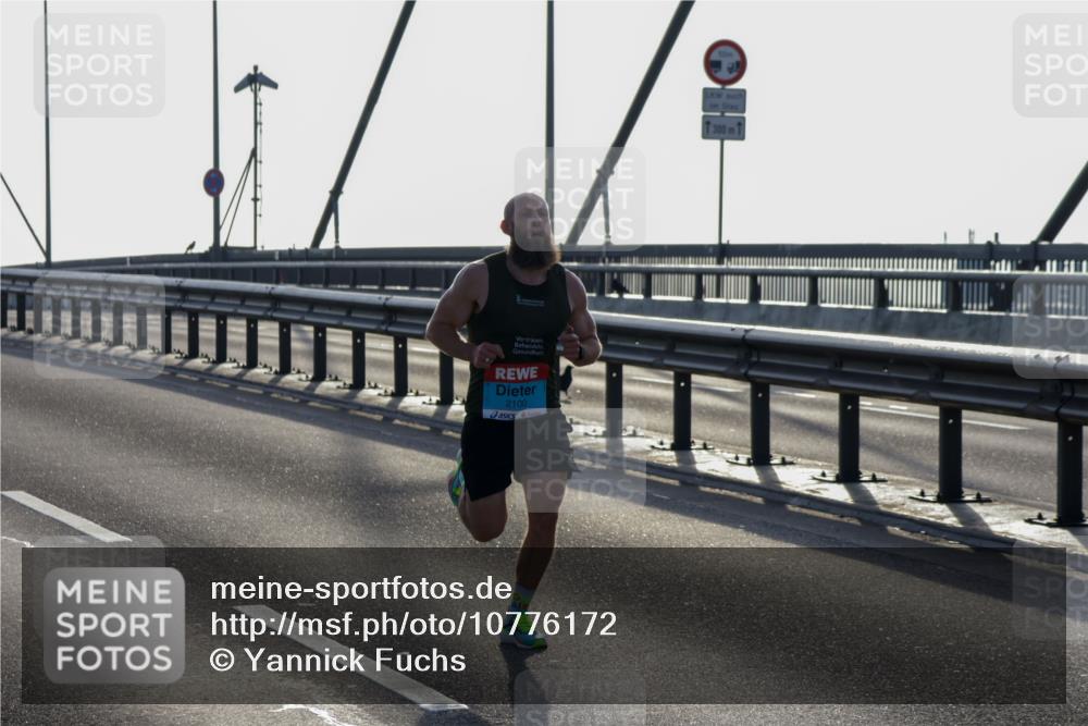 03.10.2026 - Köhlbrandbrückenlauf Yannick Fuchs http://msf.ph/oto/10776172 03.10.2026 09:16:24 Position 1 2100, 300, 1 meine-sportfotos.de