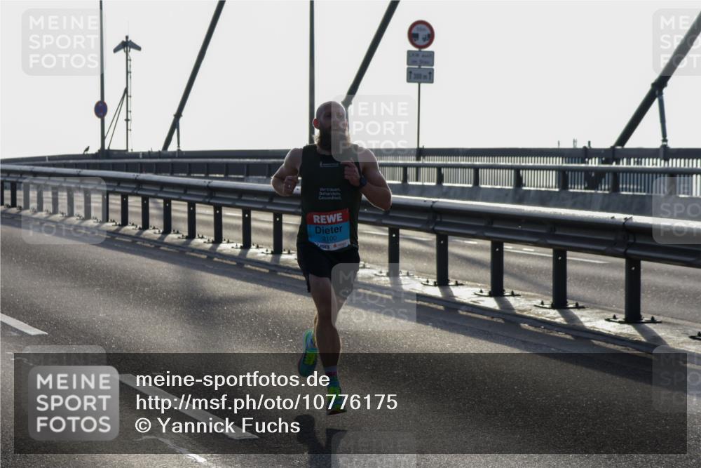 03.10.2026 - Köhlbrandbrückenlauf Yannick Fuchs http://msf.ph/oto/10776175 03.10.2026 09:16:24 Position 1 2100, 300 meine-sportfotos.de