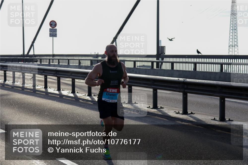 03.10.2026 - Köhlbrandbrückenlauf Yannick Fuchs http://msf.ph/oto/10776177 03.10.2026 09:16:25 Position 1 300, 1, 2100 meine-sportfotos.de