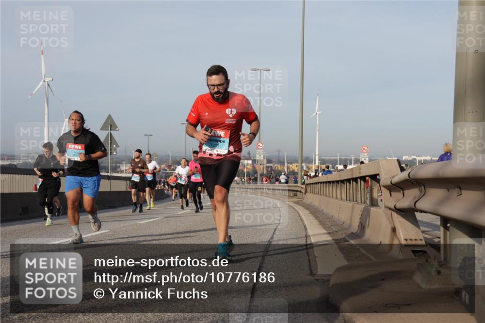 03.10.2026 - Köhlbrandbrückenlauf Yannick Fuchs http://msf.ph/oto/10776186 03.10.2026 09:42:16 Position 2 1325 meine-sportfotos.de