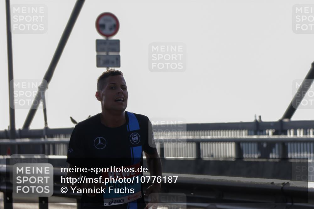 03.10.2026 - Köhlbrandbrückenlauf Yannick Fuchs http://msf.ph/oto/10776187 03.10.2026 09:16:31 Position 1 1263 meine-sportfotos.de