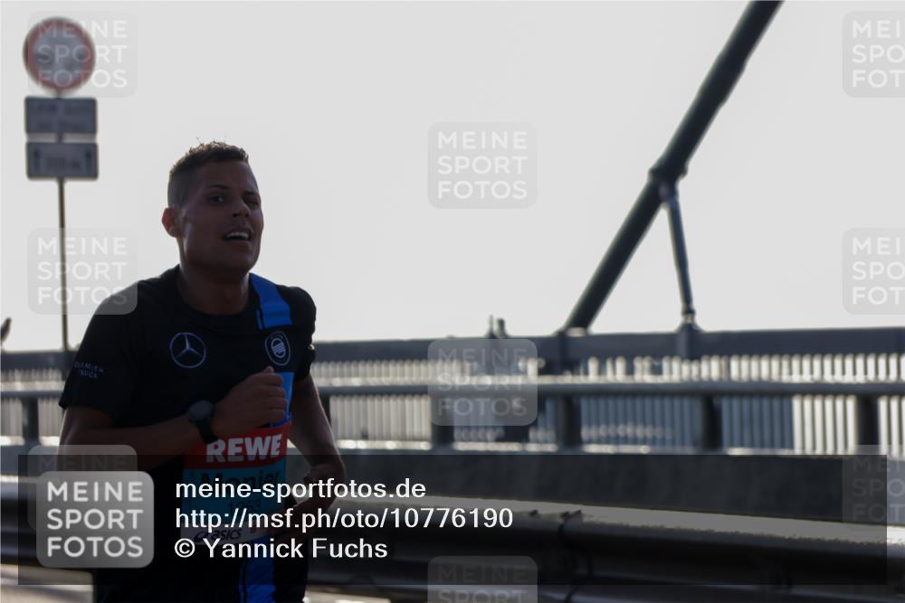03.10.2026 - Köhlbrandbrückenlauf Yannick Fuchs http://msf.ph/oto/10776190 03.10.2026 09:16:31 Position 1 1263 meine-sportfotos.de