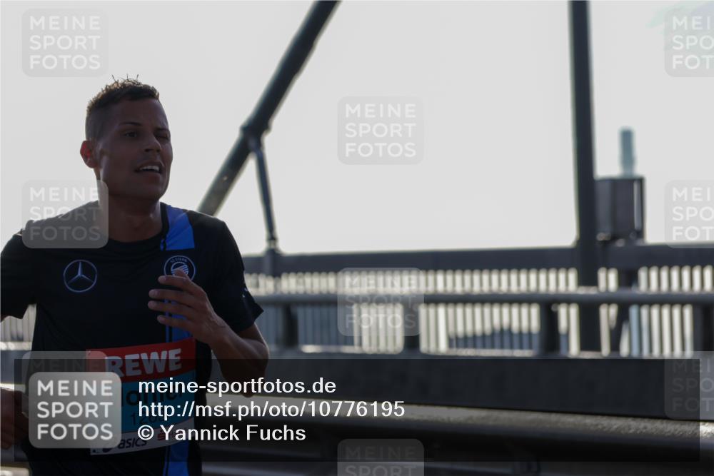 03.10.2026 - Köhlbrandbrückenlauf Yannick Fuchs http://msf.ph/oto/10776195 03.10.2026 09:16:31 Position 1 118, 11, 1263 meine-sportfotos.de