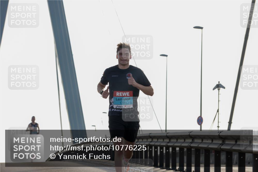03.10.2026 - Köhlbrandbrückenlauf Yannick Fuchs http://msf.ph/oto/10776225 03.10.2026 09:16:59 Position 1 1773 meine-sportfotos.de