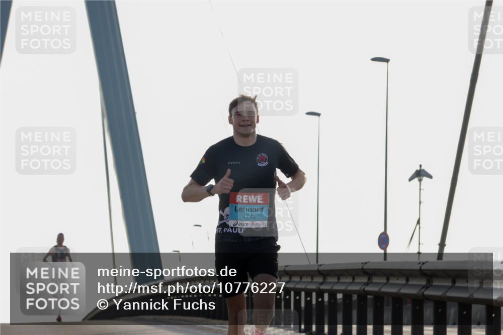 03.10.2026 - Köhlbrandbrückenlauf Yannick Fuchs http://msf.ph/oto/10776227 03.10.2026 09:16:59 Position 1 1773 meine-sportfotos.de