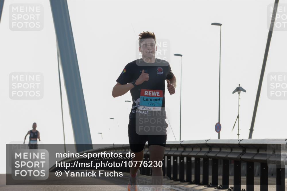 03.10.2026 - Köhlbrandbrückenlauf Yannick Fuchs http://msf.ph/oto/10776230 03.10.2026 09:16:59 Position 1 1773 meine-sportfotos.de
