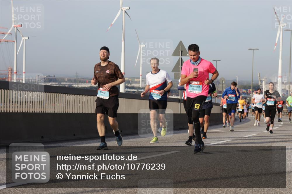 03.10.2026 - Köhlbrandbrückenlauf Yannick Fuchs http://msf.ph/oto/10776239 03.10.2026 09:42:20 Position 2 1937, 1940, 13 meine-sportfotos.de