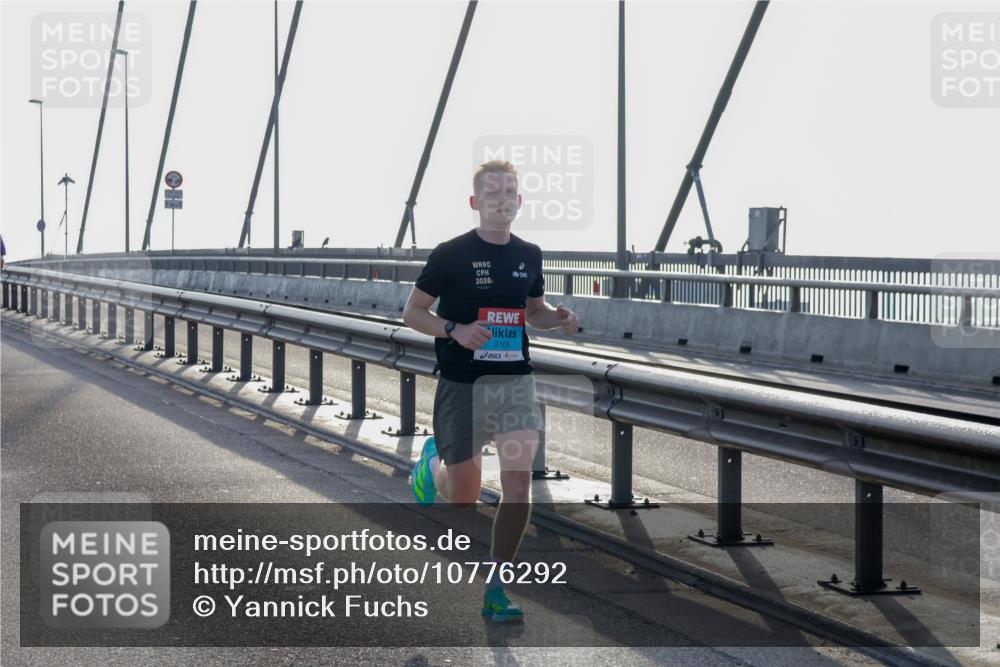 03.10.2026 - Köhlbrandbrückenlauf Yannick Fuchs http://msf.ph/oto/10776292 03.10.2026 09:17:34 Position 1 2026, 2106 meine-sportfotos.de