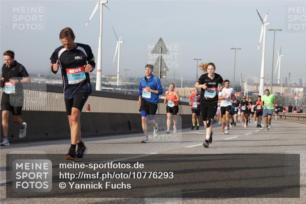 03.10.2026 - Köhlbrandbrückenlauf Yannick Fuchs http://msf.ph/oto/10776293 03.10.2026 09:42:23 Position 2 1339, 1645, 1422 meine-sportfotos.de