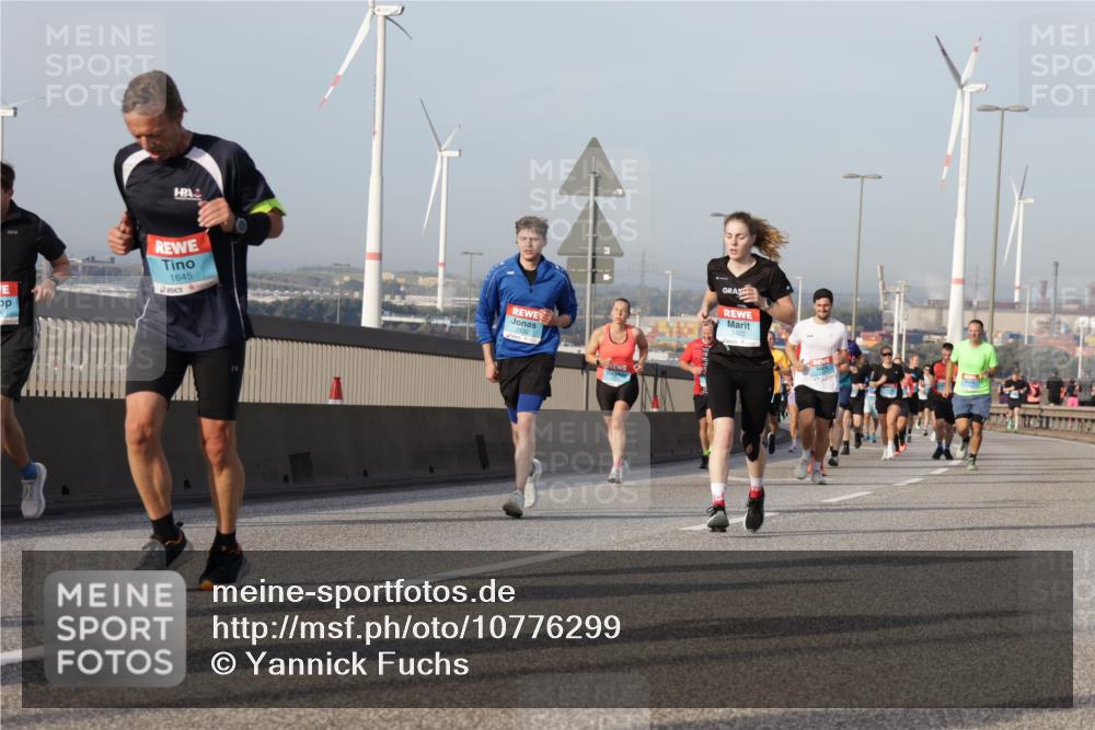 03.10.2026 - Köhlbrandbrückenlauf Yannick Fuchs http://msf.ph/oto/10776299 03.10.2026 09:42:24 Position 2 1645 meine-sportfotos.de