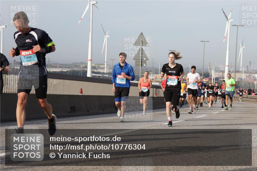 03.10.2026 - Köhlbrandbrückenlauf Yannick Fuchs http://msf.ph/oto/10776304 03.10.2026 09:42:24 Position 2 1645, 2532, 1422 meine-sportfotos.de