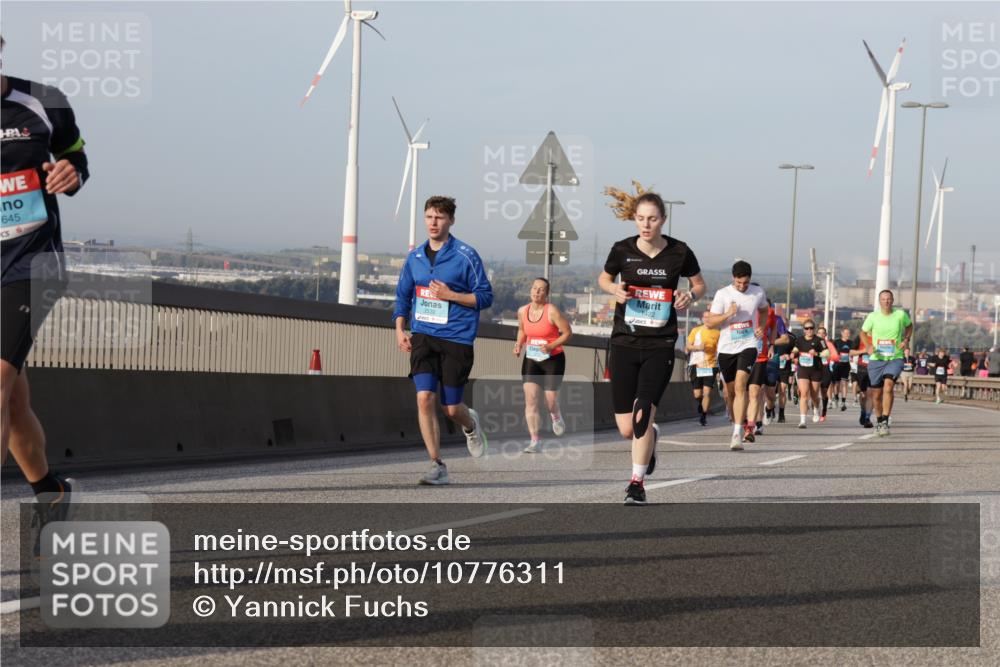 03.10.2026 - Köhlbrandbrückenlauf Yannick Fuchs http://msf.ph/oto/10776311 03.10.2026 09:42:24 Position 2 645, 2532, 1422 meine-sportfotos.de