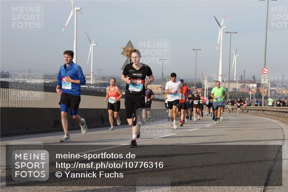 03.10.2026 - Köhlbrandbrückenlauf Yannick Fuchs http://msf.ph/oto/10776316 03.10.2026 09:42:25 Position 2 2532, 1422, 1500, 1 meine-sportfotos.de