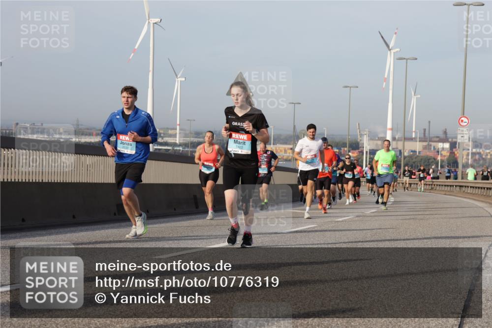 03.10.2026 - Köhlbrandbrückenlauf Yannick Fuchs http://msf.ph/oto/10776319 03.10.2026 09:42:25 Position 2 1422, 1500 meine-sportfotos.de