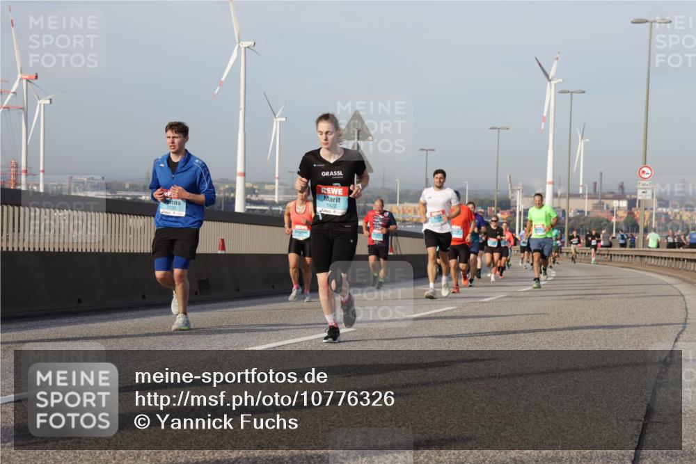 03.10.2026 - Köhlbrandbrückenlauf Yannick Fuchs http://msf.ph/oto/10776326 03.10.2026 09:42:25 Position 2 1422 meine-sportfotos.de