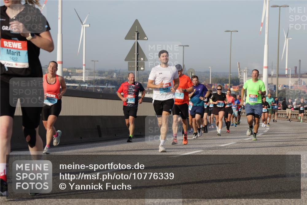 03.10.2026 - Köhlbrandbrückenlauf Yannick Fuchs http://msf.ph/oto/10776339 03.10.2026 09:42:27 Position 2 1422, 3167, 3141 meine-sportfotos.de