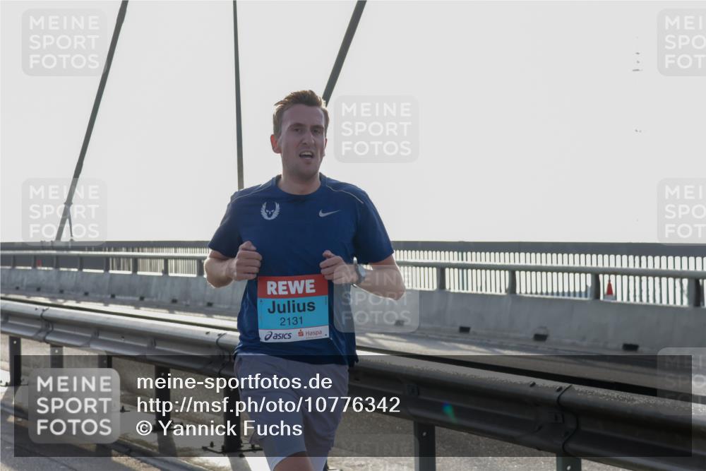 03.10.2026 - Köhlbrandbrückenlauf Yannick Fuchs http://msf.ph/oto/10776342 03.10.2026 09:17:40 Position 1 2131 meine-sportfotos.de