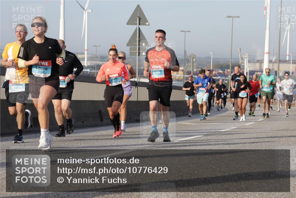 03.10.2026 - Köhlbrandbrückenlauf Yannick Fuchs http://msf.ph/oto/10776429 03.10.2026 09:42:34 Position 2 1073, 2296, 601, 2020, 2602, 1293 meine-sportfotos.de