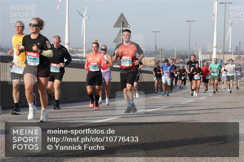 03.10.2026 - Köhlbrandbrückenlauf Yannick Fuchs http://msf.ph/oto/10776433 03.10.2026 09:42:34 Position 2 1293, 2296, 2602, 2601, 1073 meine-sportfotos.de