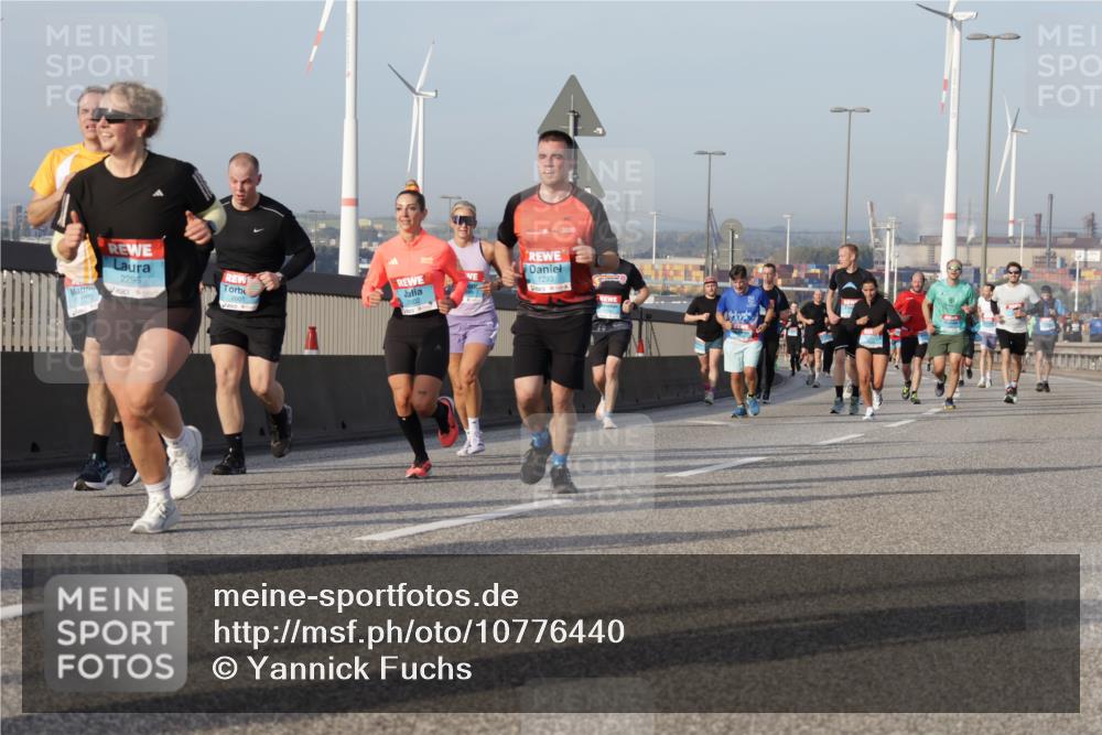 03.10.2026 - Köhlbrandbrückenlauf Yannick Fuchs http://msf.ph/oto/10776440 03.10.2026 09:42:34 Position 2 1073, 2296, 2601, 1293 meine-sportfotos.de