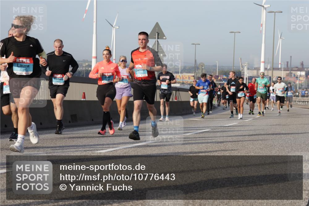 03.10.2026 - Köhlbrandbrückenlauf Yannick Fuchs http://msf.ph/oto/10776443 03.10.2026 09:42:34 Position 2 2296, 2601, 1293 meine-sportfotos.de