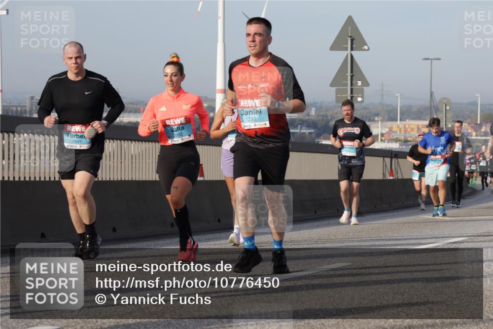 03.10.2026 - Köhlbrandbrückenlauf Yannick Fuchs http://msf.ph/oto/10776450 03.10.2026 09:42:35 Position 2 2020, 2601, 2602, 1293, 1779 meine-sportfotos.de