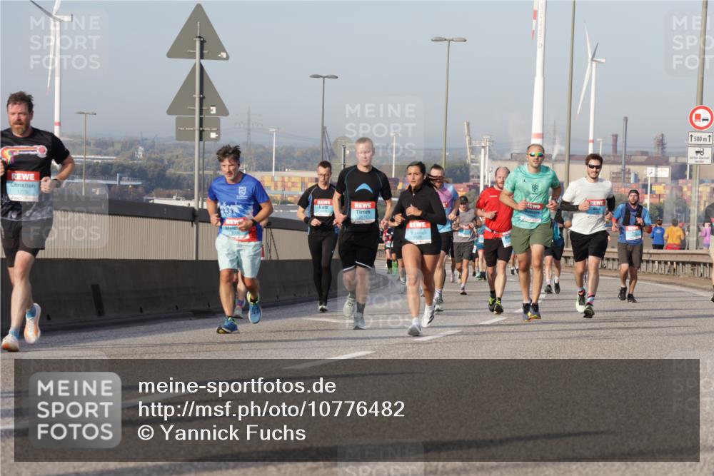 03.10.2026 - Köhlbrandbrückenlauf Yannick Fuchs http://msf.ph/oto/10776482 03.10.2026 09:42:37 Position 2 1779, 2094, 1500 meine-sportfotos.de