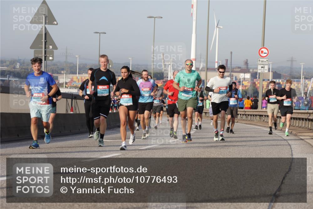 03.10.2026 - Köhlbrandbrückenlauf Yannick Fuchs http://msf.ph/oto/10776493 03.10.2026 09:42:38 Position 2 17 meine-sportfotos.de