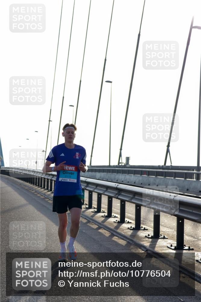 03.10.2026 - Köhlbrandbrückenlauf Yannick Fuchs http://msf.ph/oto/10776504 03.10.2026 09:18:43 Position 1 2172 meine-sportfotos.de
