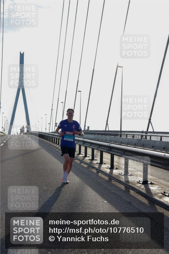 03.10.2026 - Köhlbrandbrückenlauf Yannick Fuchs http://msf.ph/oto/10776510 03.10.2026 09:18:43 Position 1 2172 meine-sportfotos.de