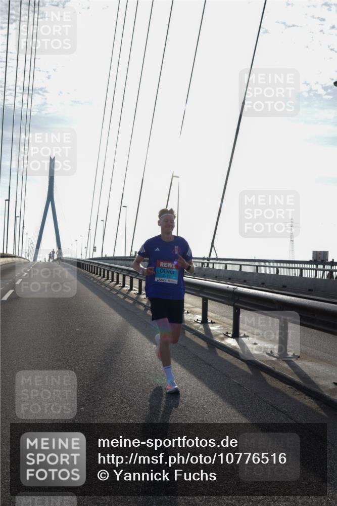 03.10.2026 - Köhlbrandbrückenlauf Yannick Fuchs http://msf.ph/oto/10776516 03.10.2026 09:18:44 Position 1 2172 meine-sportfotos.de