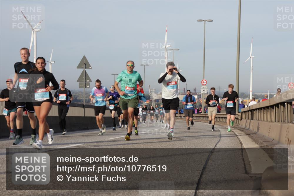03.10.2026 - Köhlbrandbrückenlauf Yannick Fuchs http://msf.ph/oto/10776519 03.10.2026 09:42:42 Position 2 3828, 1500, 1 meine-sportfotos.de
