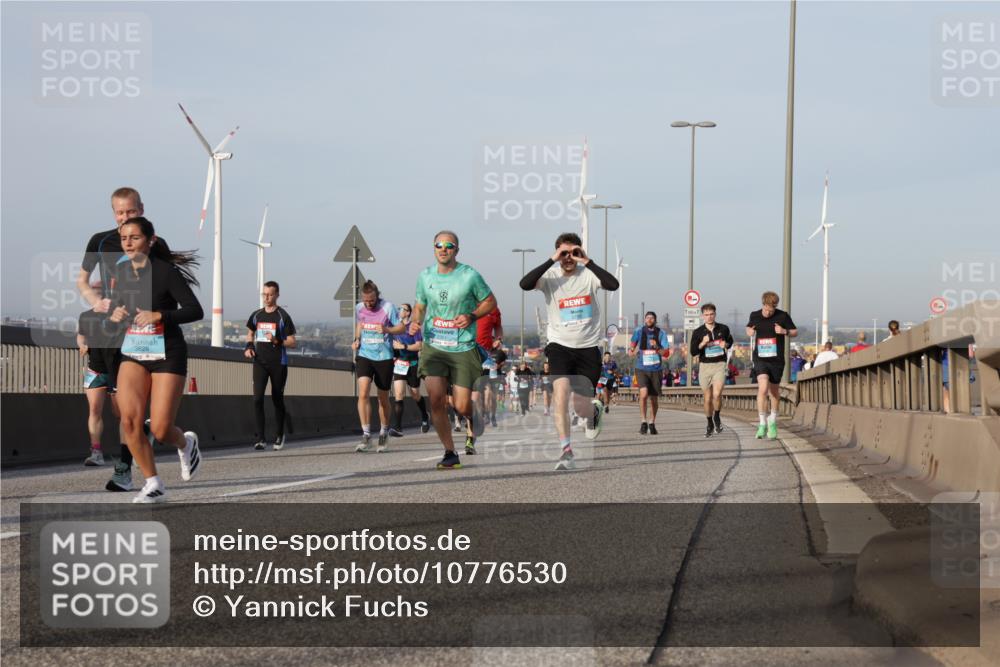 03.10.2026 - Köhlbrandbrückenlauf Yannick Fuchs http://msf.ph/oto/10776530 03.10.2026 09:42:42 Position 2 3828 meine-sportfotos.de