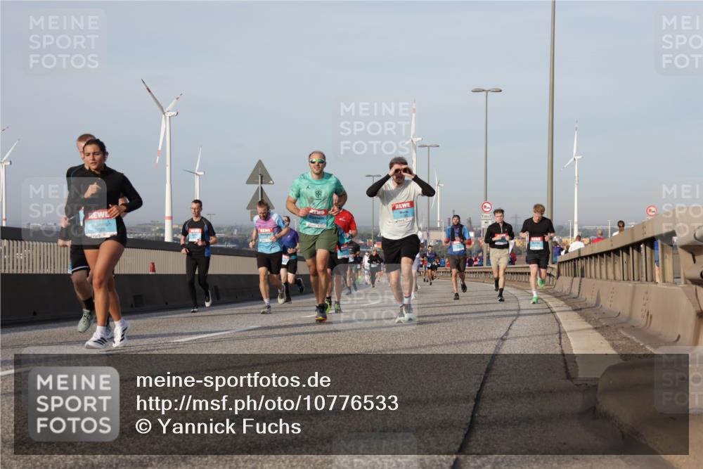 03.10.2026 - Köhlbrandbrückenlauf Yannick Fuchs http://msf.ph/oto/10776533 03.10.2026 09:42:42 Position 2 3828 meine-sportfotos.de