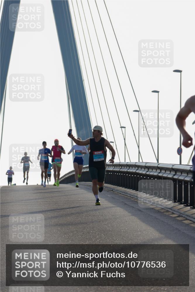 03.10.2026 - Köhlbrandbrückenlauf Yannick Fuchs http://msf.ph/oto/10776536 03.10.2026 09:18:55 Position 1  meine-sportfotos.de